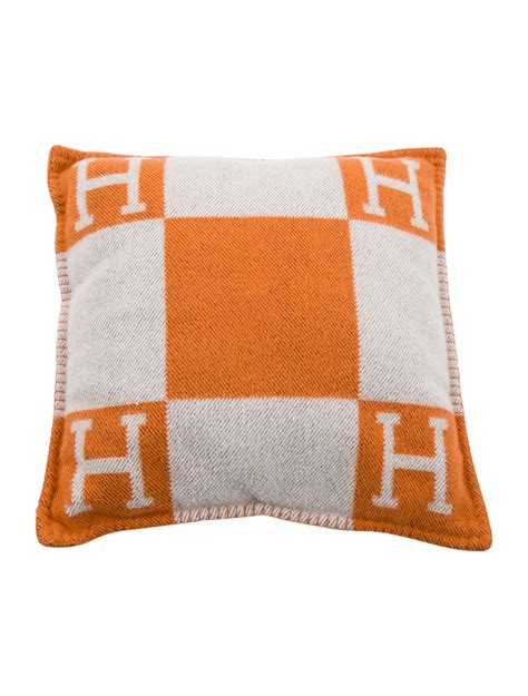 Hermes throw pillow - Hermes soft, designer throws come in a variety of textures, and eBay has many moderately priced selections to choose from. Favorites include the Avalon, Couvertures Nouvelles, and Pavage. Each style comes in a variety of colors and range in size from 53 inches x 67 inches to 59 inches x 79 inches. Avalon: Made of 90 percent merino wool and 10 ...